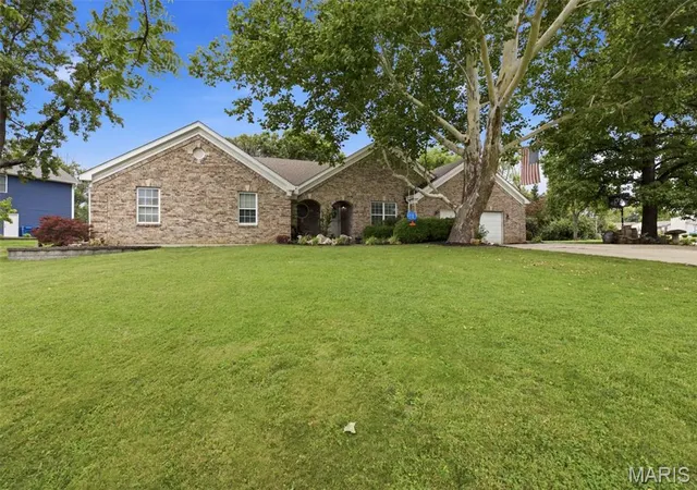 Homes for sale in Ballwin, MO | 803 Streiff Ln, Ballwin, MO 63011 | MLS# MIS26043135