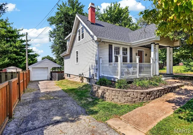 Photo 1 of Single family home for sale at 2103 W Randolph St, Saint Charles, MO 63301 | MLS# MIS26043138 | Listing updated on 2026-09-07
