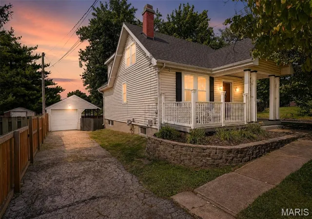Photo 3 of Single family home for sale at 2103 W Randolph St, Saint Charles, MO 63301 | MLS# MIS26043138 | Listing updated on 2026-09-07