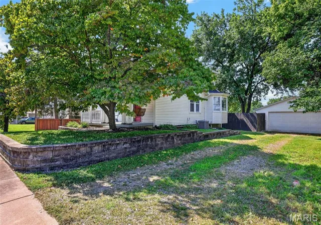 Photo 4 of Single family home for sale at 2103 W Randolph St, Saint Charles, MO 63301 | MLS# MIS26043138 | Listing updated on 2026-09-07