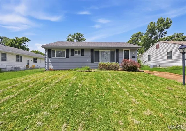 Photo 1 of Sale Pending at 8139 S Laclede Station Rd, Saint Louis, MO 63123 | MLS# MIS26043139 | Listing updated on 2026-08-28