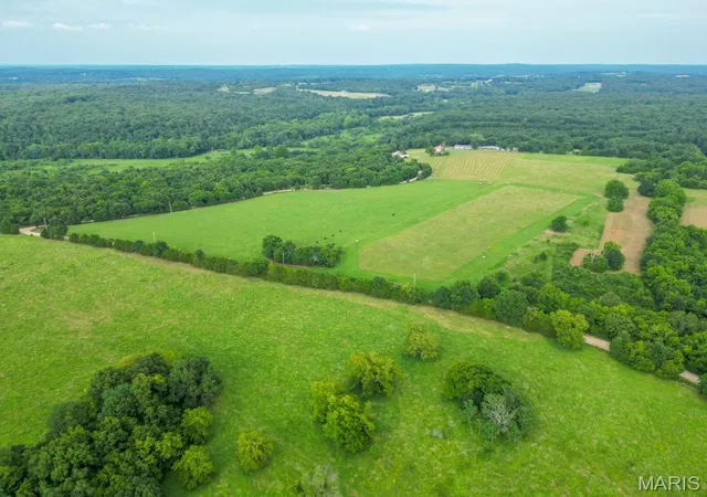 5th image of 33020 Hall Rd, Richland, MO 65556 | MLS# MIS26043141