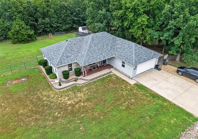 2nd image of 21049 Larson Rd, Waynesville, MO 65583 | MLS# MIS26043148