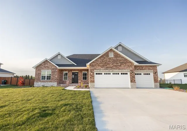 Homes for sale in Mascoutah, IL | 1192 Widgeon Dr, Mascoutah, IL 62258 | MLS# MIS26043154