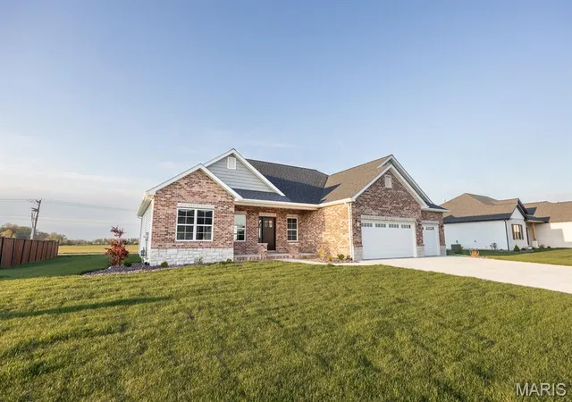 Homes for sale in Mascoutah, IL | 1192 Widgeon Dr, Mascoutah, IL 62258 | MLS# MIS26043154