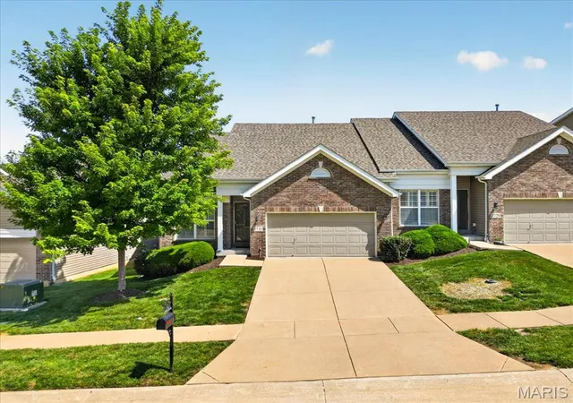 3rd image of 1731 Preston Centre Dr, Fenton, MO 63026 | MLS# MIS26043157