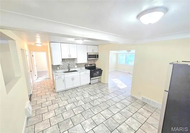 Photo 3 of Single family home for sale at 1372 Heydt Ave, Saint Louis, MO 63135 | MLS# MIS26043159 | Listing updated on 2026-10-22