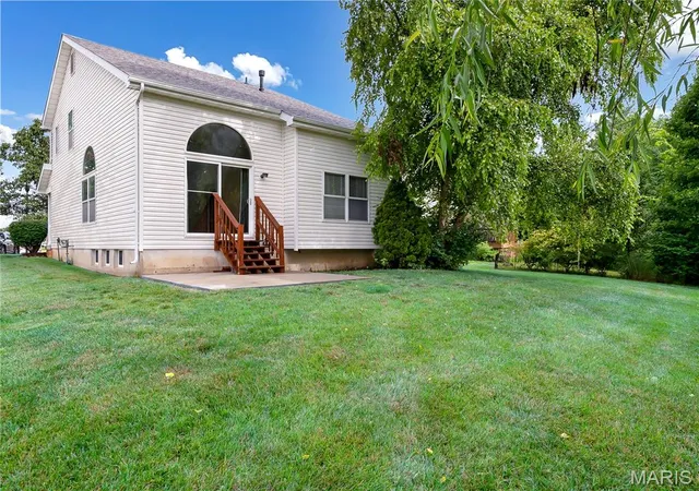 4th image of 836 Wayland Dr, O Fallon, MO 63366 | MLS# MIS26043161