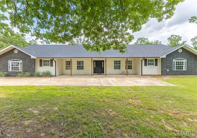 Homes for sale in Poplar Bluff, MO | 251 Rival Ln, Poplar Bluff, MO 63901 | MLS# MIS26043169