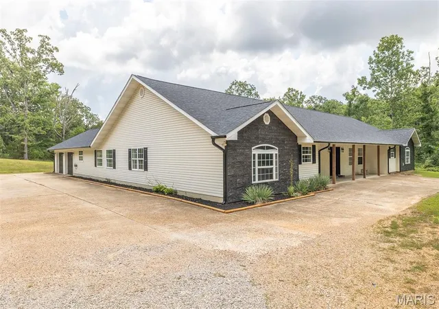 Homes for sale in Poplar Bluff, MO | 251 Rival Ln, Poplar Bluff, MO 63901 | MLS# MIS26043169