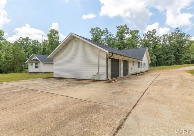 Homes for sale in Poplar Bluff, MO | 251 Rival Ln, Poplar Bluff, MO 63901 | MLS# MIS26043169