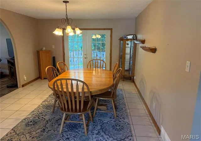 Homes for sale in Hillsboro, IL | 135 Duffs Ln, Hillsboro, IL 62049 | MLS# MIS26043176