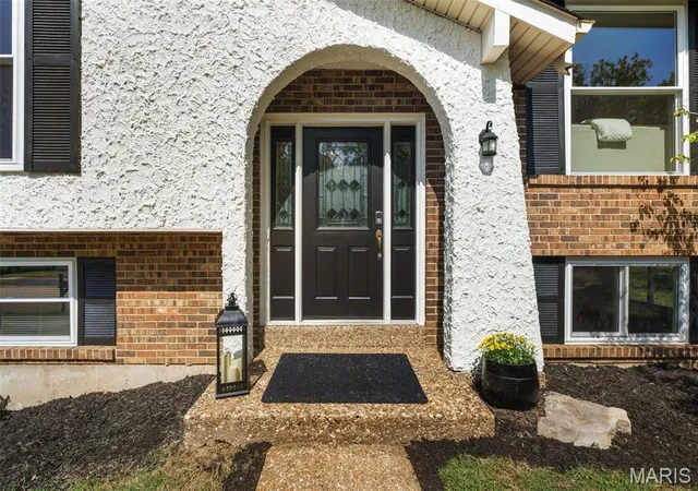 Photo 2 of Sale Pending at 4763 Cactus Wren Ct, Saint Louis, MO 63128 | MLS# MIS26043182 | Listing updated on 2026-09-21