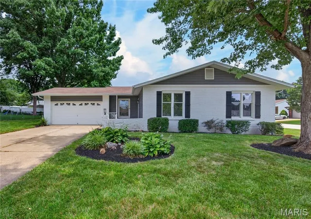 Photo 1 of Sale Pending at 608 Mosport Dr, Saint Charles, MO 63304 | MLS# MIS26043184 | Listing updated on 2026-09-03