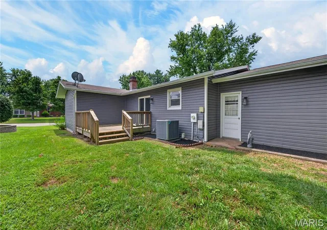 Photo 4 of Sale Pending at 608 Mosport Dr, Saint Charles, MO 63304 | MLS# MIS26043184 | Listing updated on 2026-09-03