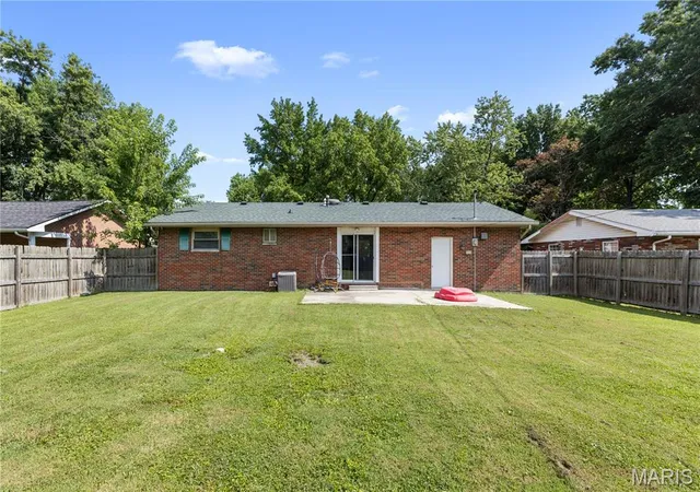 Homes for sale in Granite City, IL | 2608 Angela Dr, Granite City, IL 62040 | MLS# MIS26043194