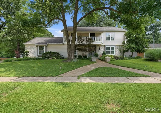 1st image of 2156 Courtleigh Ln, Chesterfield, MO 63017 | MLS# MIS26043195
