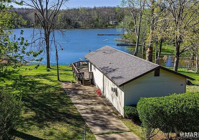 Homes for sale in Perryville, MO | 697 Parkers Lake Dr, Perryville, MO 63775 | MLS# MIS26043203