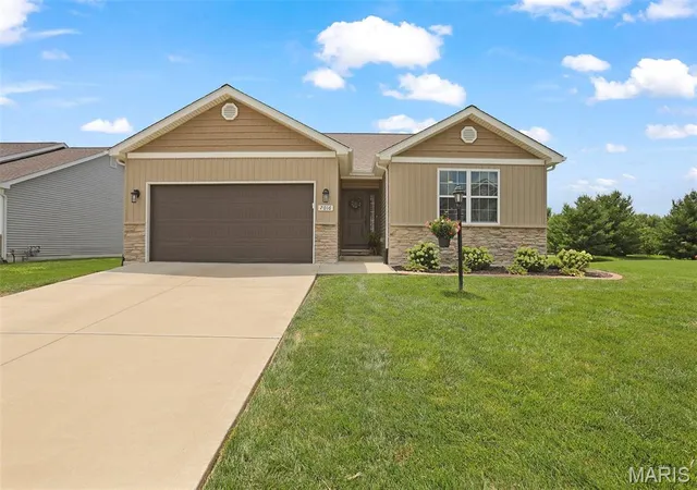 Homes for sale in Glen Carbon, IL | 7016 Augusta Dr, Glen Carbon, IL 62034 | MLS# MIS26043210