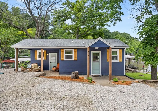 Homes for sale in Sunrise Beach, MO | 37 Rub Jean Dr, Sunrise Beach, MO 65079 | MLS# MIS26043214