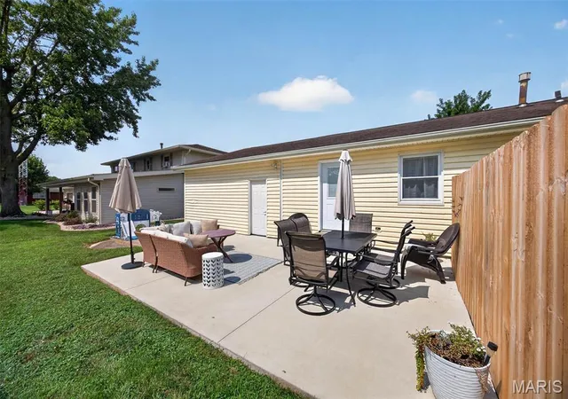 Homes for sale in Breese, IL | 1230 Ellwood Dr, Breese, IL 62230 | MLS# MIS26043218