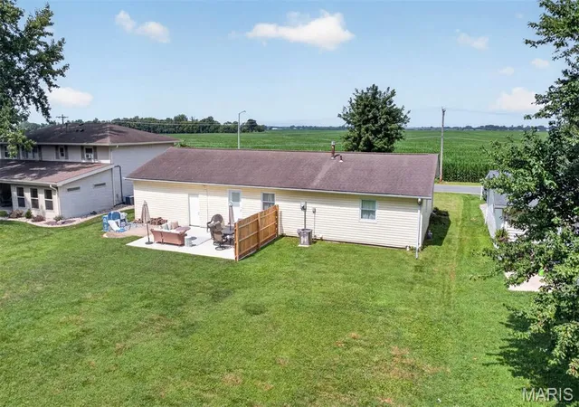 Homes for sale in Breese, IL | 1230 Ellwood Dr, Breese, IL 62230 | MLS# MIS26043218