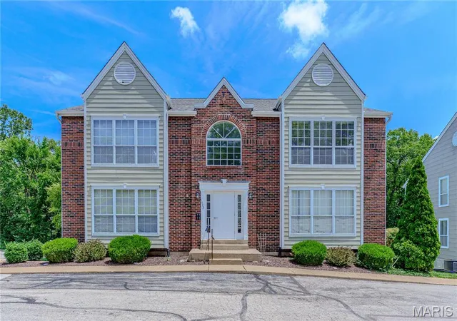 Homes for sale in Ballwin, MO | 1332 Highland Oaks Dr #D, Ballwin, MO 63021 | MLS# MIS26043219