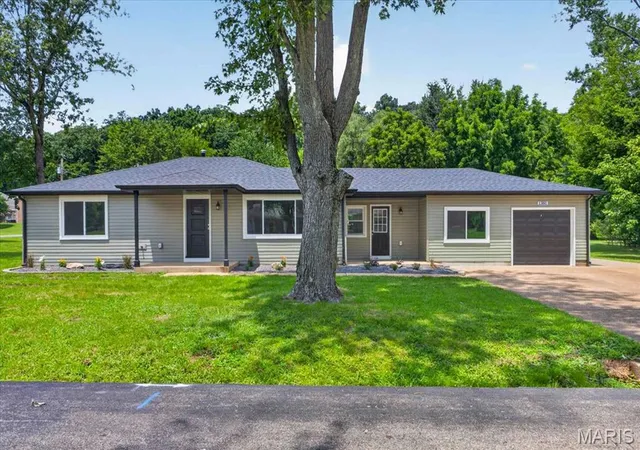 Homes for sale in Arnold, MO | 1381 Pleasant Dr, Arnold, MO 63010 | MLS# MIS26043221