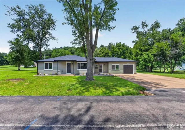 Homes for sale in Arnold, MO | 1381 Pleasant Dr, Arnold, MO 63010 | MLS# MIS26043221