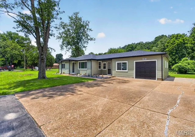 Homes for sale in Arnold, MO | 1381 Pleasant Dr, Arnold, MO 63010 | MLS# MIS26043221