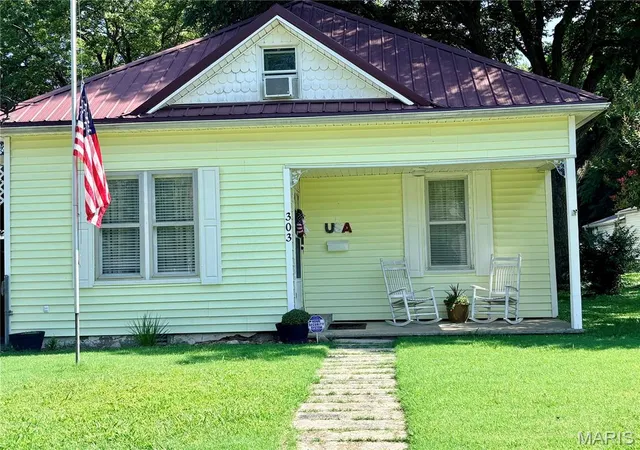 Homes for sale in Chaffee, MO | 303 E Davidson Ave, Chaffee, MO 63740 | MLS# MIS26043236