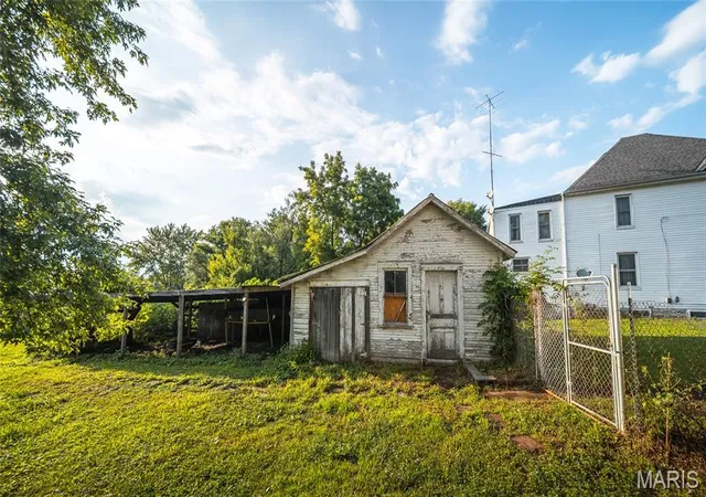Homes for sale in Owensville, MO | 203 Springfield Rd, Owensville, MO 65066 | MLS# MIS26043257
