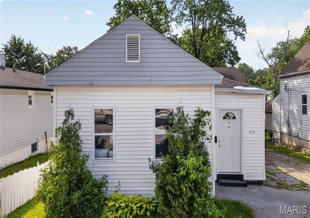Photo 1 of Single family home for sale at 914 Dammert Ave, Saint Louis, MO 63125 | MLS# MIS26043266 | Listing updated on 2026-09-13