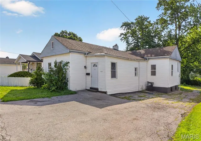 Photo 3 of Single family home for sale at 914 Dammert Ave, Saint Louis, MO 63125 | MLS# MIS26043266 | Listing updated on 2026-09-13