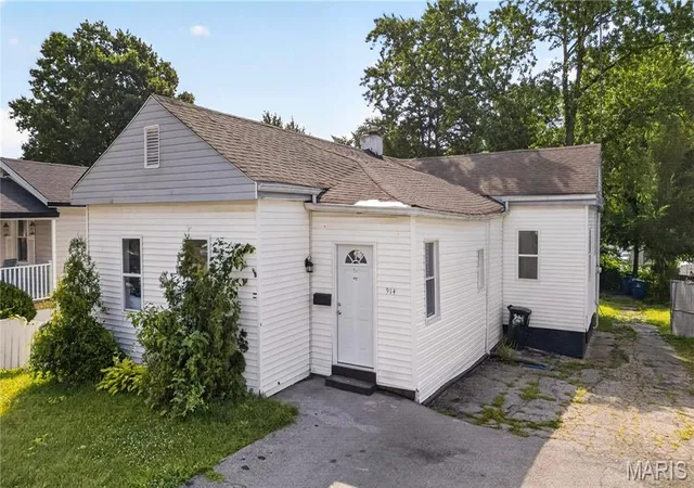 Photo 3 of Single family home for sale at 914 Dammert Ave, Saint Louis, MO 63125 | MLS# MIS26043266 | Listing updated on 2026-09-13