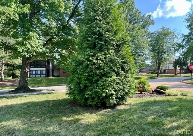 Homes for sale in Chesterfield, MO | 1552 Charlemont Dr, Chesterfield, MO 63017 | MLS# MIS26043267