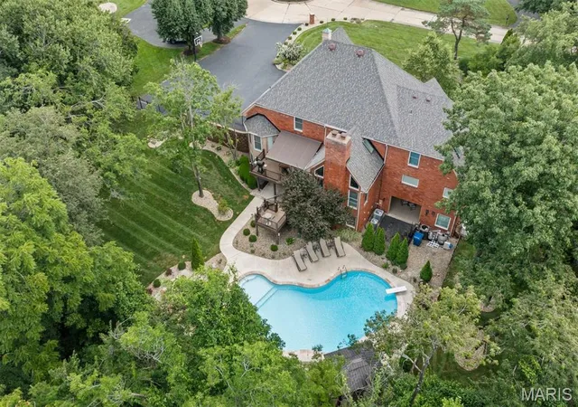 2nd image of 2401 Wexford Woods Ct, Town And Country, MO 63131 | MLS# MIS26043268