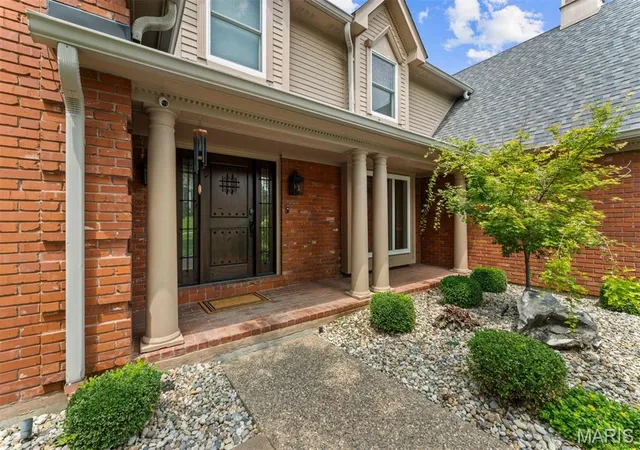 3rd image of 2401 Wexford Woods Ct, Town And Country, MO 63131 | MLS# MIS26043268