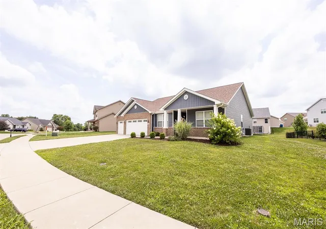 Homes for sale in Shiloh, IL | 2658 London Ln, Shiloh, IL 62221 | MLS# MIS26043274
