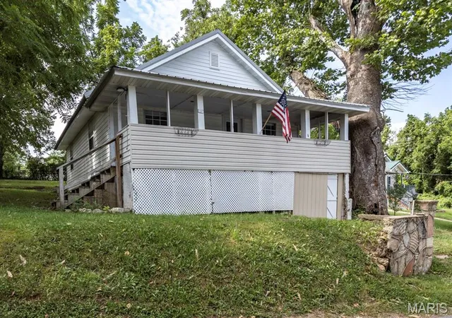 Homes for sale in Waynesville, MO | 107 Bluff Cir, Waynesville, MO 65583 | MLS# MIS26043307