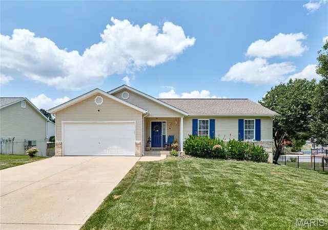 Photo 1 of Sale Pending at 34 Robin Hood Dr, Troy, MO 63379 | MLS# MIS26043316 | Listing updated on 2026-09-12