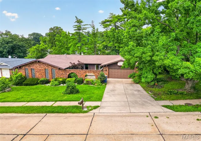 Single family home for sale at 513 Glan Tai Dr, Manchester, MO 63011 | MLS# MIS26043320