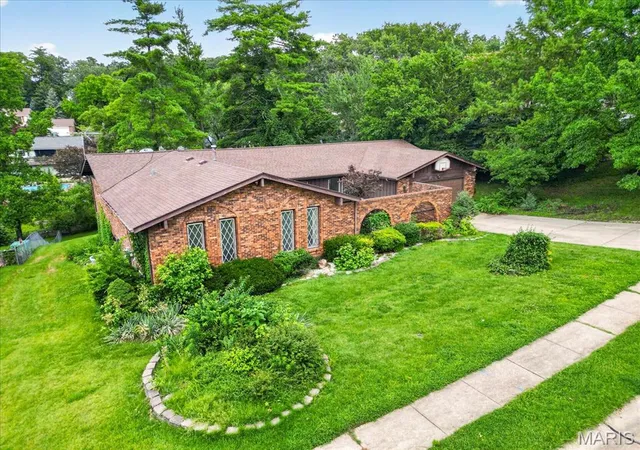 Homes for sale in Manchester, MO | 513 Glan Tai Dr, Manchester, MO 63011 | MLS# MIS26043320