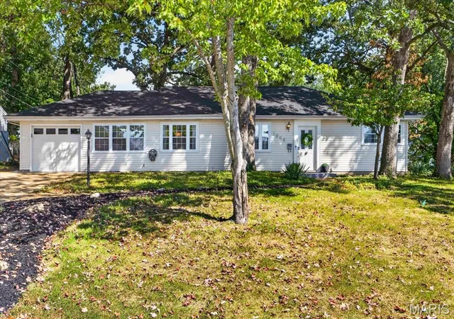 Single family home for sale at 1098 Etherton Dr, Saint Louis, MO 63126 | MLS# MIS26043331