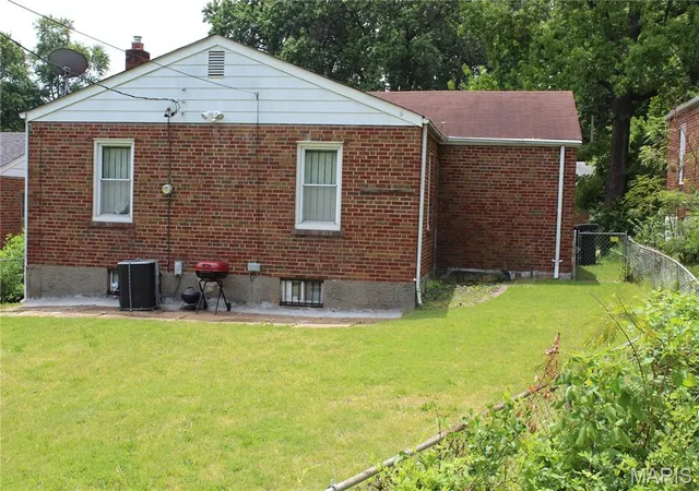 Photo 4 of Single family home for sale at 9120 Gast Pl, St Louis, MO 63137 | MLS# MIS26043334 | Listing updated on 2026-08-25