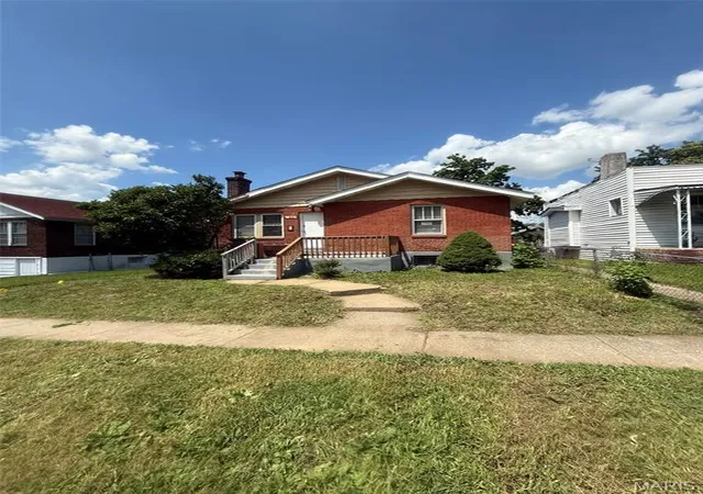 Photo 1 of Sale Pending at 1215 Gruner Pl, Saint Louis, MO 63133 | MLS# MIS26043340 | Listing updated on 2026-10-08