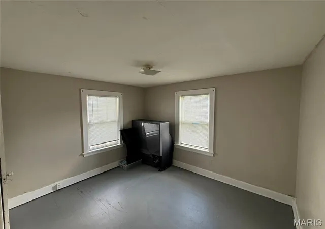 Photo 4 of Sale Pending at 1215 Gruner Pl, Saint Louis, MO 63133 | MLS# MIS26043340 | Listing updated on 2026-10-08