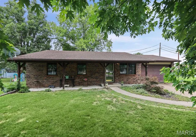 1st image of 407 S Smith St, Smithton, IL 62285 | MLS# MIS26043343