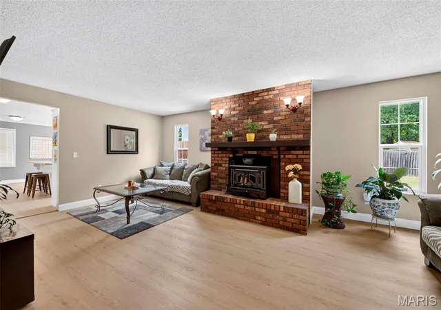 Photo 3 of Single family home for sale at 20 Sandalwood Ct, Saint Charles, MO 63304 | MLS# MIS26043351 | Listing updated on 2026-09-07