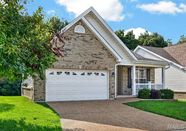 Photo 2 of Sale Pending at 415 Newport Dr, Saint Peters, MO 63376 | MLS# MIS26043357 | Listing updated on 2026-09-14